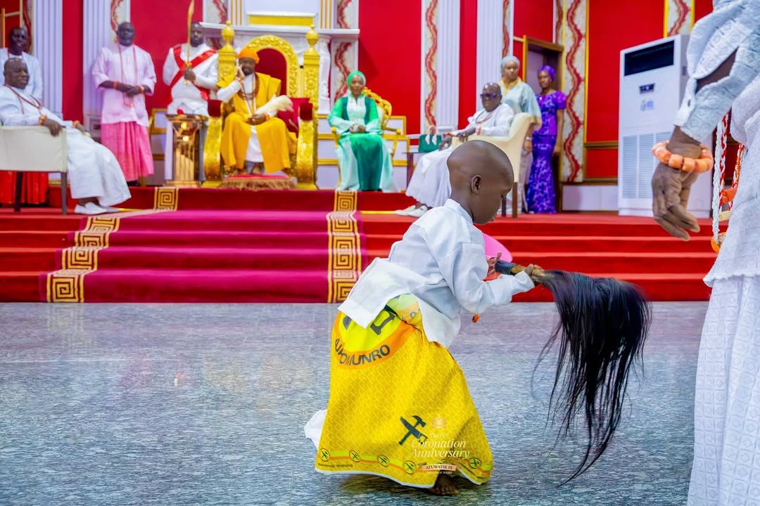 Young contestant performing in Itsekiri