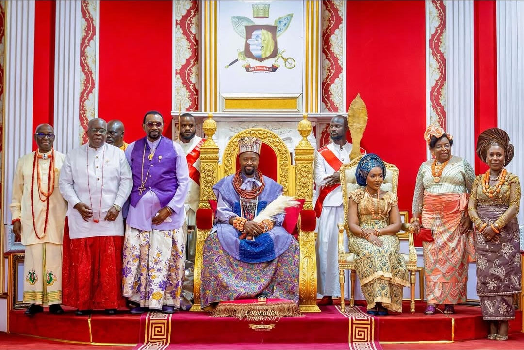 Group photo of new ROI recipients
