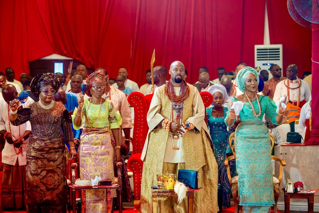 Hymns and prayers during thanksgiving