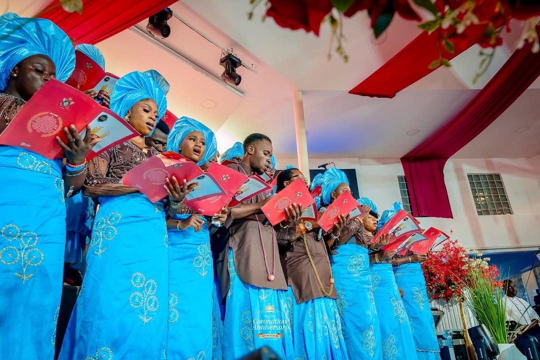 Hymns and prayers during thanksgiving