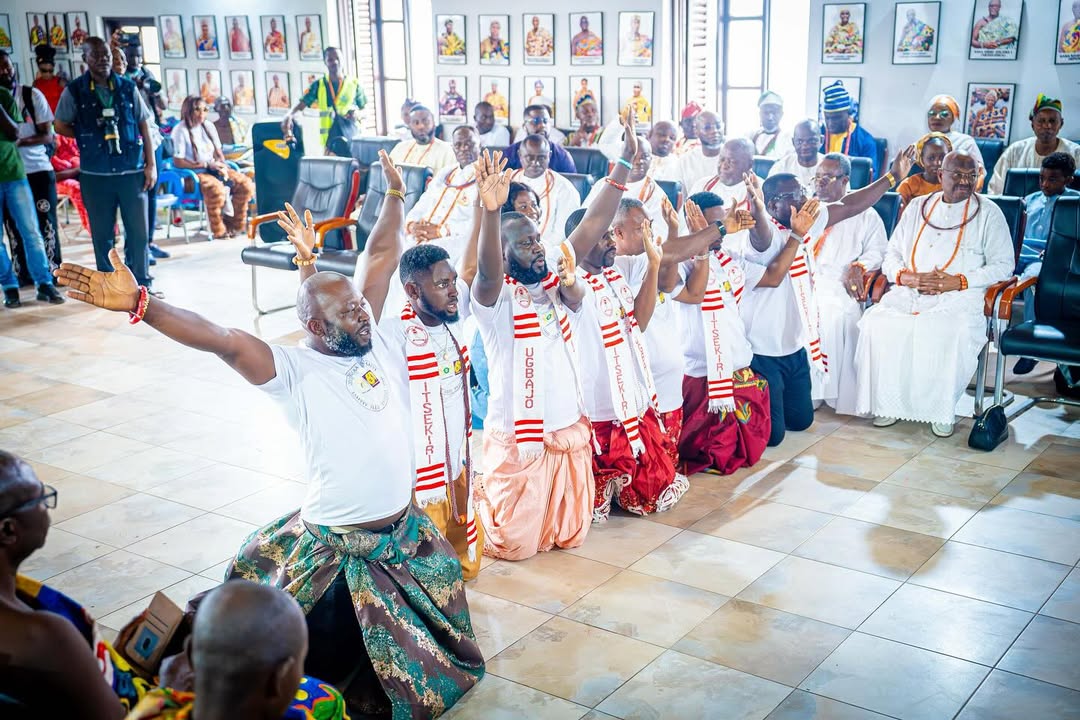 Cape Coast chiefs with Ogiame Atuwatse III