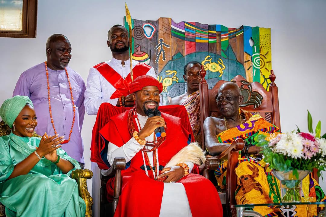 Cape Coast chiefs with Ogiame Atuwatse III