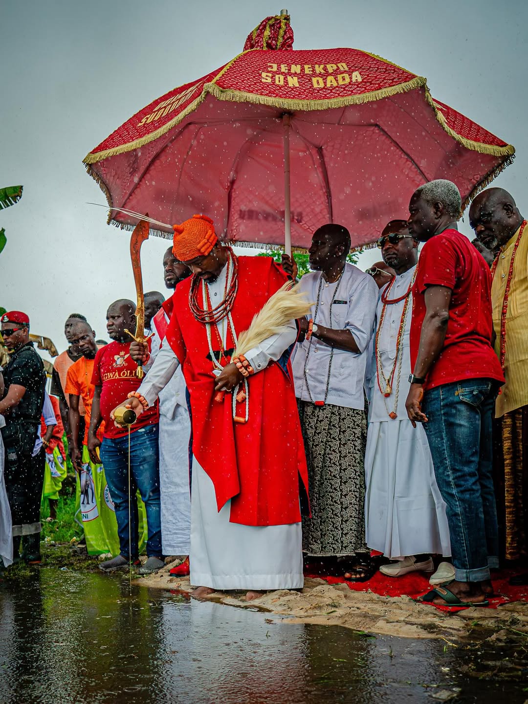 Ekurede people celebrating in the rain