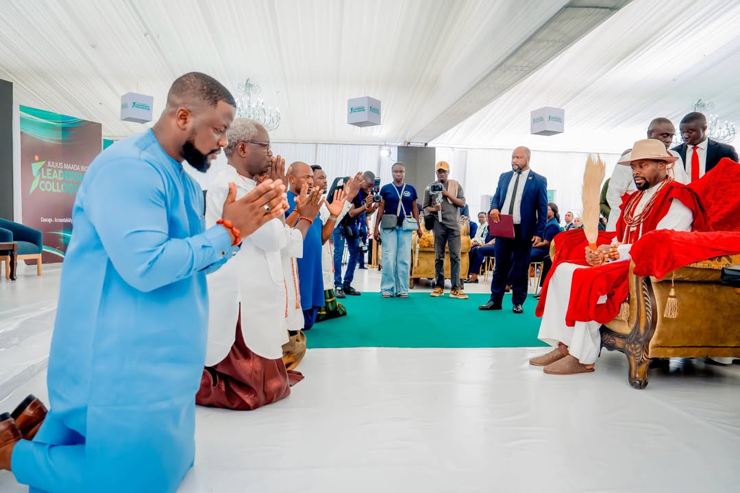 His Majesty receiving greetings at the colloquium
