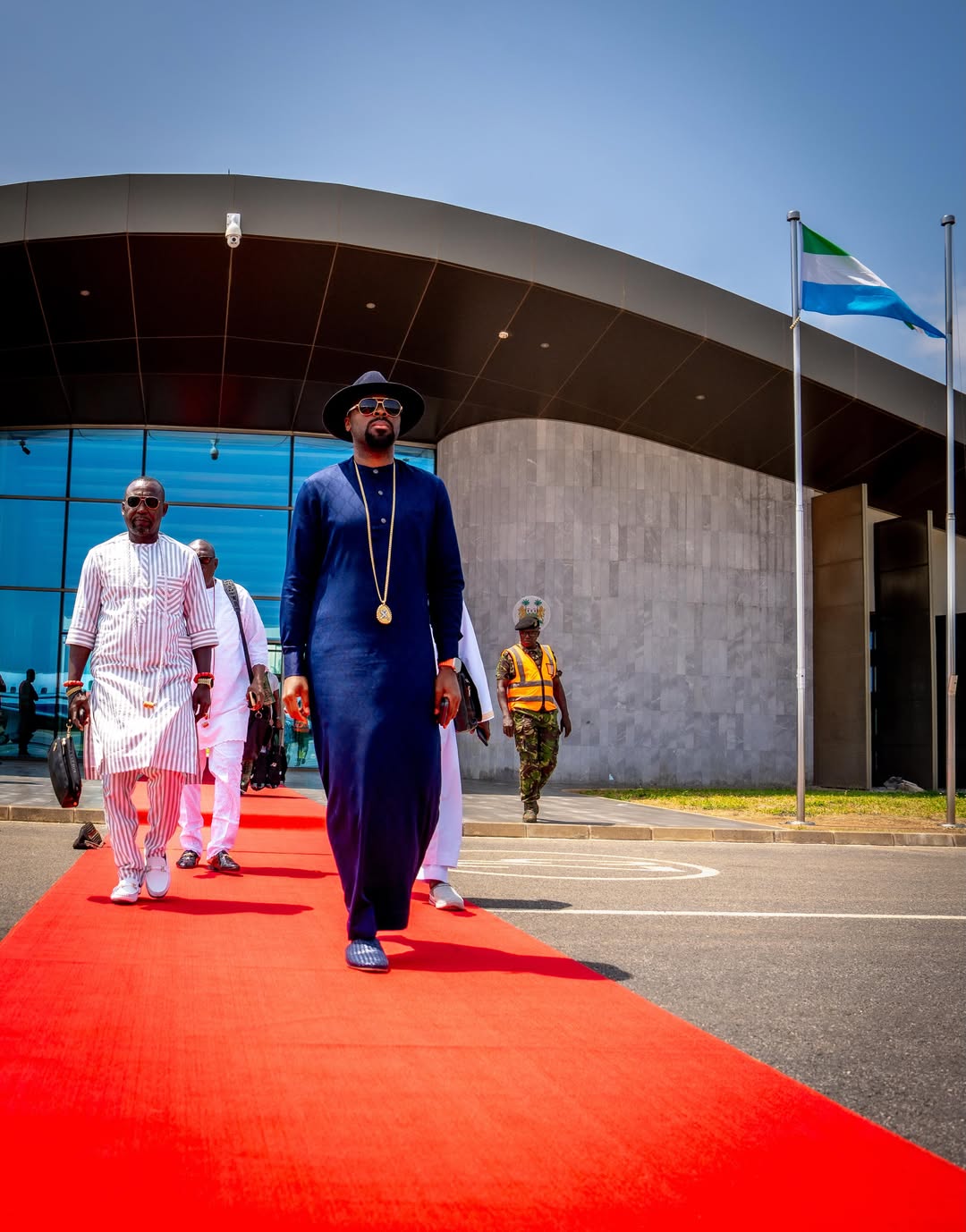 Ogiame Atuwatse III during his official visit to Sierra Leone