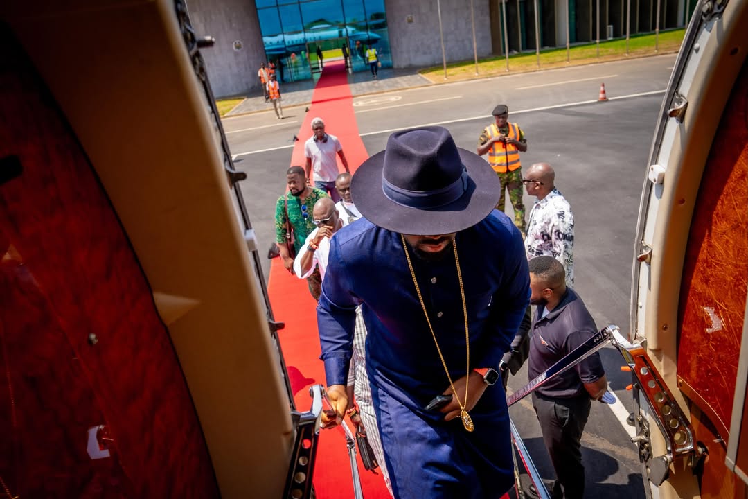 His Majesty boarding his aircraft after the visit