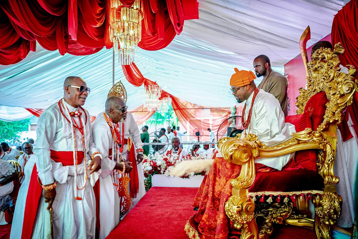 Bobi leaders paying homage to His Majesty