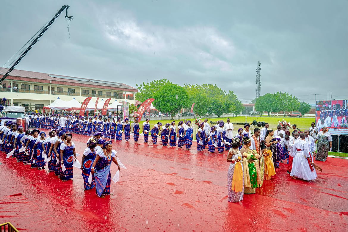 Bobi community procession during the rain
